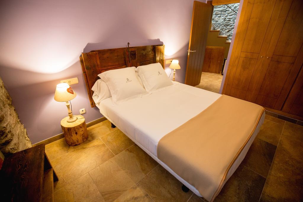 R De Rural - Casa Rural De Les Arnes エンカンプ 部屋 写真